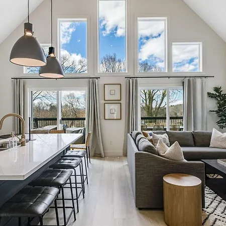 New Beautiful Home With Mtn Views, 2 Decks, Walk To Biltmore Village